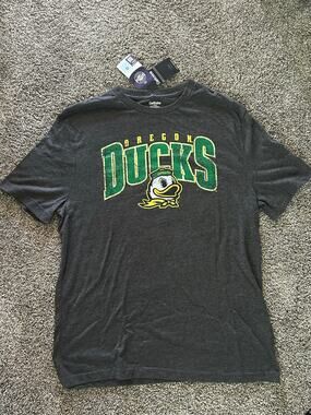 Oregon Ducks Captivating Gray T-Shirt Large (NWT)